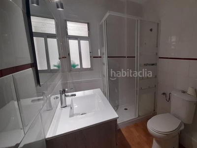 Piso amplia vivienda de 85m² con 3 dormitorios, 1 baño y un aseo en zona vistafranca en Málaga