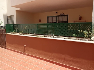 Piso interesante bajo con terrazas en añoreta baja = piscina + garaje + trastero en Rincón de la Victoria