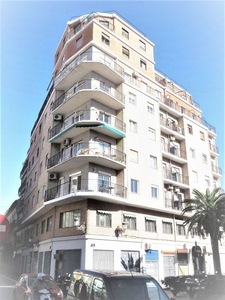Venta de piso en El Mercat de 4 habitaciones con terraza y balcón
