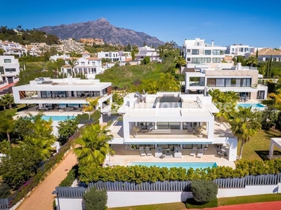 Villa en venta en Nueva Andalucía, Marbella