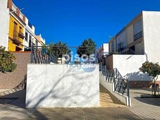 Casa adosada en venta en Calle de Carrascal