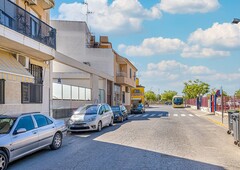 Piso con garaje situado en Dolores, Alicante