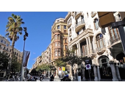 Alquiler ático con 3 habitaciones con ascensor en Barcelona