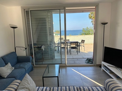 Alquiler casa adosada con 3 habitaciones amueblada con parking, calefacción, aire acondicionado y vistas al mar en Sant Pol de Mar