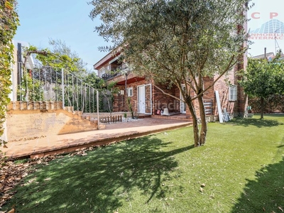 Alquiler casa pareada espectacular chalet pareado, de 240 m2, 5 habitaciones y jardín, próximo a la renfe de valdebebas. en Madrid