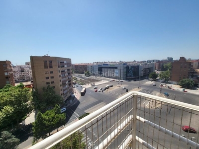 Alquiler piso amplio piso en avenida cortes nas en Valencia
