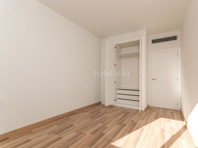 Alquiler piso con 3 habitaciones con ascensor, parking, calefacción y aire acondicionado en Cornellà de Llobregat