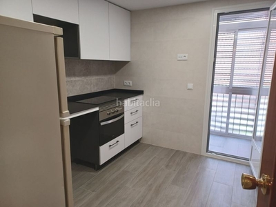 Alquiler piso con 3 habitaciones con ascensor y calefacción en Madrid