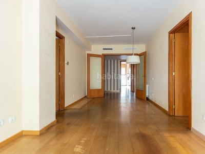 Alquiler piso con 3 habitaciones con parking y calefacción en Sant Just Desvern