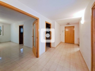 Alquiler piso en alquiler en la calle maternitat d'elna, con terraza de 25 m², con 3 habitaciones, dos baños, cocina con lavadero anexo, gran comedor, parquing, trastero y piscina comunitaria. en Cardedeu