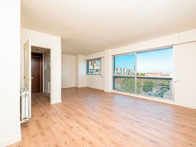 Alquiler piso en vicente morales piso con 3 habitaciones con ascensor y aire acondicionado en Madrid