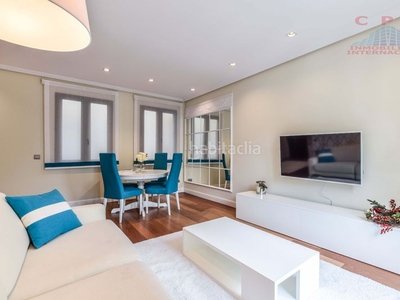 Alquiler piso magnífico y luminoso piso amueblado, de 90 m2 y 2 habitaciones, próximo al metro antón martín en Madrid