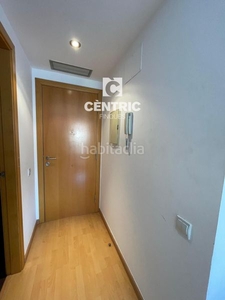 Alquiler piso tenemos disponible este loft semi amueblado situado en el barrio de vallparadís a un paso de la estación de fgc. un loft muy práctico y bien ubicado. no acepta mascotas. en Terrassa