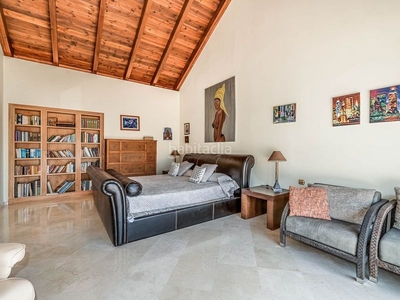 Apartamento ático en Puerto Banús con preciosas vistas al mar a la venta en Marbella