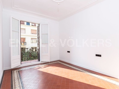 Apartamento espectacular piso modernista en finca regia en eixample en Barcelona