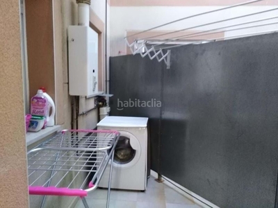 Apartamento piso con 80 m2 un salón comedor, cocina independiente 3 habitaciones un baño con bañera y otro baño con ducha, patio delantero y trasero en Miami Platja