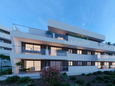Ático apartamento de planta media con 3 dormitorios y 2 baños centro en Estepona