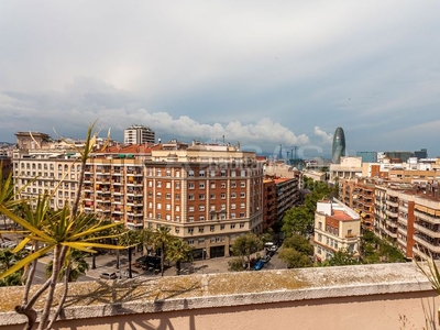 Ático ¡¡¡ático dúplex con terraza de 30m2 con magnificas vistas en calle caps!!! en Barcelona