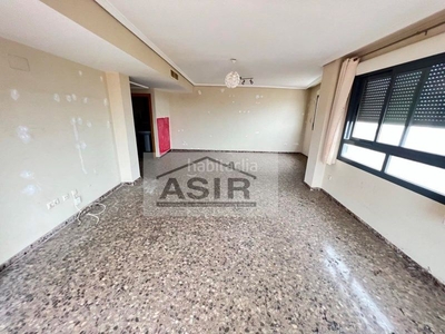 Ático bonito piso seminuevo con unas bonitas vistas despejadas y que cuenta con una superficie construida de 177 m2 en zona plaza cartonajes en Alzira