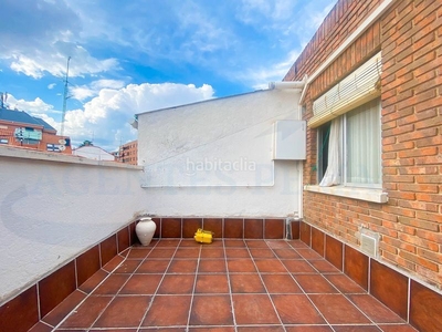 Ático con 2 habitaciones con calefacción y aire acondicionado en Madrid
