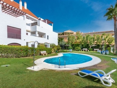 Ático con 3 habitaciones con aire acondicionado y vistas a la montaña en Marbella