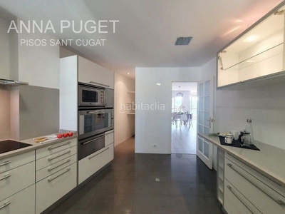 Ático con 3 habitaciones con ascensor, calefacción y vistas a la montaña en Sant Cugat del Vallès