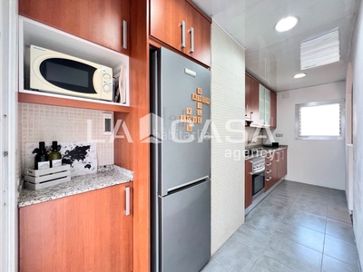 Ático con 3 habitaciones con calefacción y aire acondicionado en Badalona