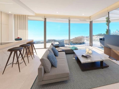 Ático con 4 habitaciones con ascensor, parking, piscina, aire acondicionado y vistas al mar en Benahavís
