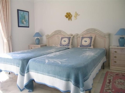 Ático con 4 habitaciones con ascensor, parking, piscina, aire acondicionado y vistas al mar en Fuengirola