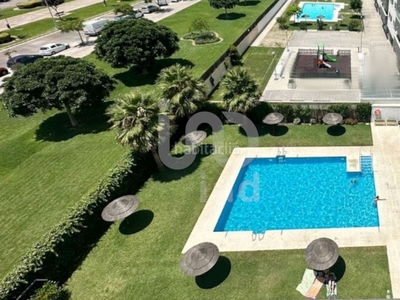 Ático con 4 habitaciones con parking, piscina, aire acondicionado y jardín en Málaga