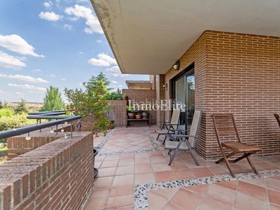 Ático en venta en las rozas de madrid, con 170 m2, 3 habitaciones y 2 baños, piscina, 2 plazas de garaje, trastero, ascensor y calefacción gas natural. en Rozas de Madrid (Las)