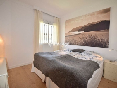 Casa adosada con 3 habitaciones amueblada con calefacción y aire acondicionado en Marbella