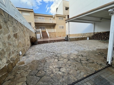 Casa adosada con 5 habitaciones con parking, piscina, aire acondicionado y vistas a la montaña en Náquera