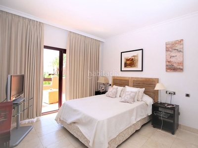 Casa adosada con 5 habitaciones con piscina, aire acondicionado, jardín, vistas al mar y vistas a la montaña en Marbella