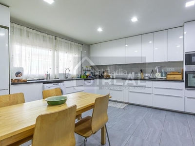 Casa adosada con 7 habitaciones con parking, piscina, calefacción y aire acondicionado en Madrid