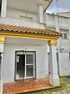 Casa adosada en venta en carrion de los cespedes, 4 dormitorios. en Castilleja del Campo