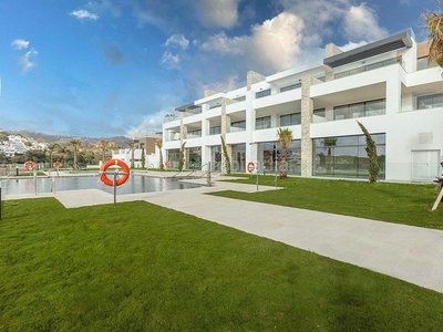 Casa adosada llave en mano. apartamento de 2 dormitorios en residencial con piscina y vistas al mar. en Marbella