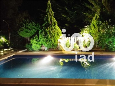 Casa con 4 habitaciones con parking, piscina, aire acondicionado y jardín en Cunit