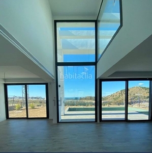 Casa con 4 habitaciones con parking, piscina, calefacción, aire acondicionado y vistas al mar en Málaga