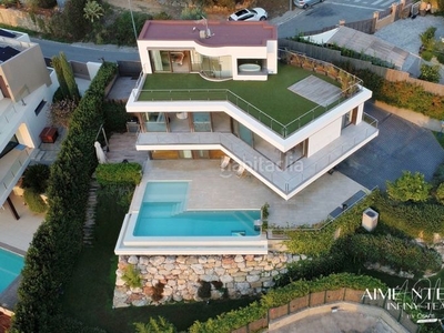 Casa con 4 habitaciones con parking, piscina, calefacción y aire acondicionado en Girona