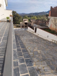Casa con 4 habitaciones con parking, piscina, calefacción y vistas a la montaña en Gelida