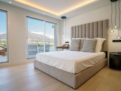 Casa con 5 habitaciones amueblada con parking, piscina, calefacción, aire acondicionado y jardín en Marbella