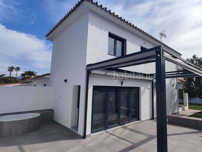 Casa con 5 habitaciones con parking, aire acondicionado y jardín en Marbella