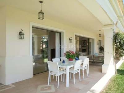 Casa con 7 habitaciones amueblada con parking, piscina, calefacción, aire acondicionado y vistas al mar en Marbella