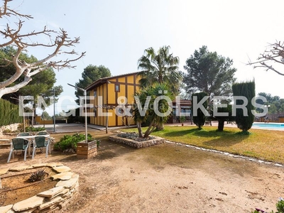 Casa encantador unifamiliar con piscina y vistas en Alberic
