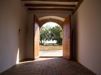 Casa masía de 12 dormitorios con viñedos, en venta en penedès en Castellet i la Gornal