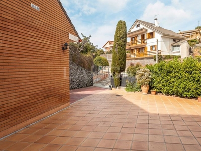 Casa pareada con 4 habitaciones con parking, calefacción, aire acondicionado y vistas a la montaña en Corbera de Llobregat