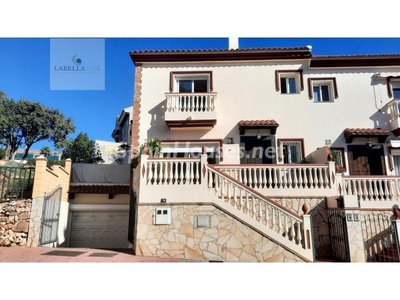 Casa pareada en venta en Los Pacos, Fuengirola