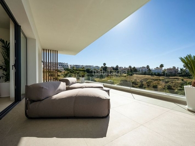 Casa villa de lujo en la nueva milla de oro con espectaculares vistas al mar y al golf en Estepona