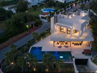 Casa villa en parcelas del golf en comunidad cerrada en nueva andalucía en venta en Marbella
